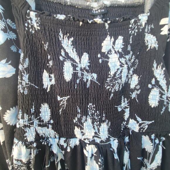 Torrid Blue on Black Floral Long Sleeve Shirred Top Size 2 - Picture 3 of 10